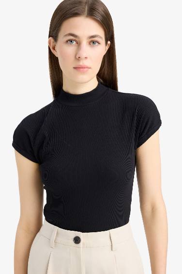 Slim Fit Dar Kesim Yarım Balıkçı Yaka Basic Düz  Fitilli Kaşkorse Kısa Kollu Tişört