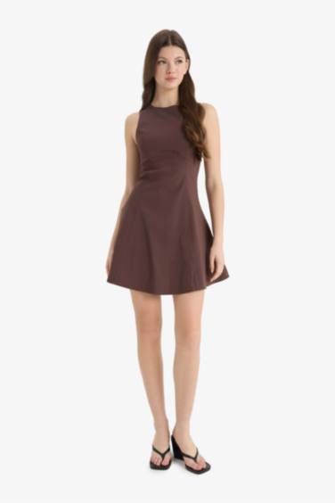 Мини-платье с круглым вырезом и короткими рукавами из бенгалина