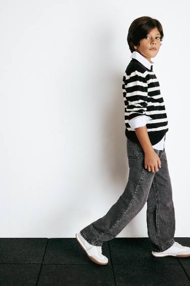 Boy Wide Leg Straight Leg Jeans