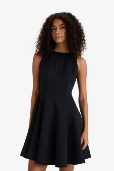 Платье без рукавов А-силуэта с круглым вырезом