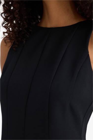 Платье без рукавов А-силуэта с круглым вырезом