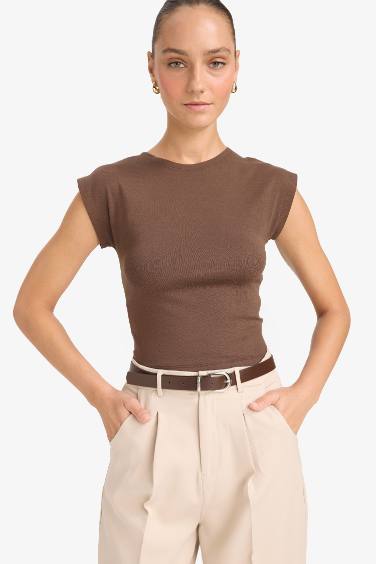 T-shirt basique en modal à col rond et manches courtes Coupe ajustée