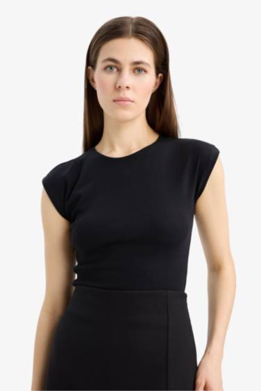 تيشيرت نص ردن بيزك سادة سليم فيت برقبة مستديرة