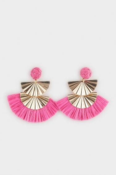 Boucles d’oreilles dorées avec détail en paille rose pour femme
