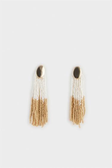 Woman Dangling Straw Detailed Earrings