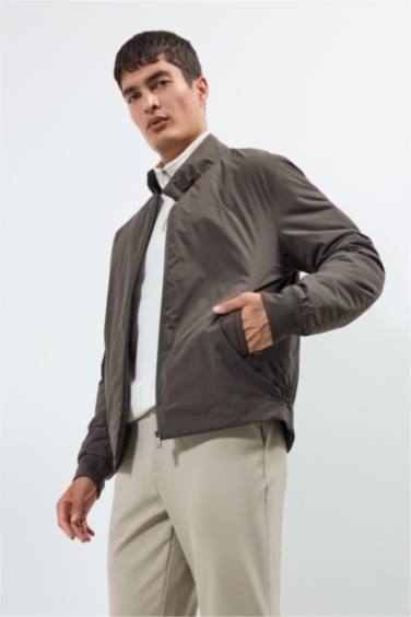 جاكيت خفيف سليم فيت بياخة عالية مقاوم للماء