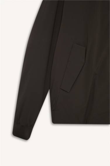 جاكيت خفيف سليم فيت بياخة عالية مقاوم للماء