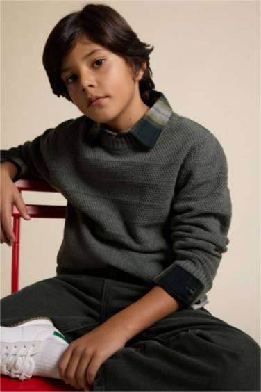 بلوفر اولادي تريكو قصة عادية برقبة مستديرة أخضر فاتح