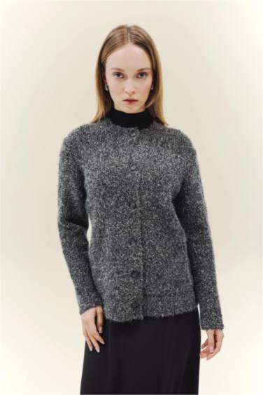 جاكيت تريكو قصة عادية بياخة مستديرة