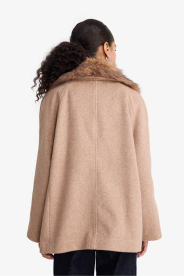 Çıkarılabilir Suni Kürk Yaka Regular Fit Düğmeli Kaşe Kaban