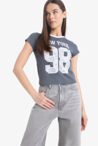 Fitted Crew Neck Printed Ribbon Short Sleeve T-Shirt