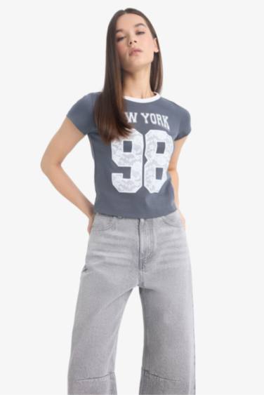 Fitted Crew Neck Printed Ribbon Short Sleeve T-Shirt