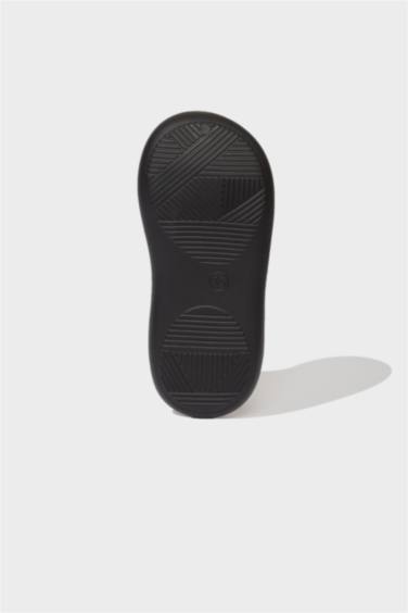 شبشب ولادي بكعب سميك