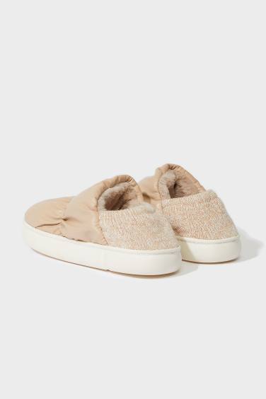 Woman Flat Sole Home Boots