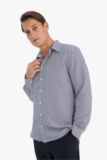 Chemise à manches longues en tissu froissé Coupe modern fit