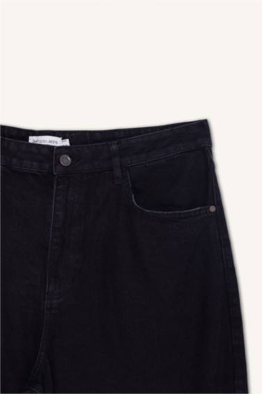 بنطرون جينز باجي برجل عادي