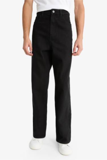 سروال جينز باجي برجل عادي