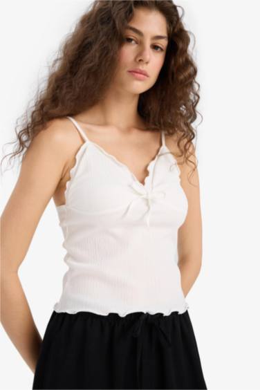 بلوزة قصة فضفاضة بياقة V وحمالات