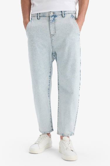 Relaxed Slouchy Fit Straight Leg Washed Jeans