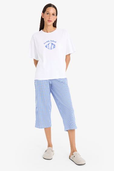 Regular Fit Pijama Takımı Kısa Kollu Baskılı Pijama Üstü Esnek Belli Kapri Pijama Altı-Fall in Love