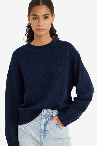 Трикотажный свитер Oversize с круглым вырезом