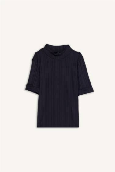 تيشيرت نص كم قصة عادية مضلع بياقة عالية