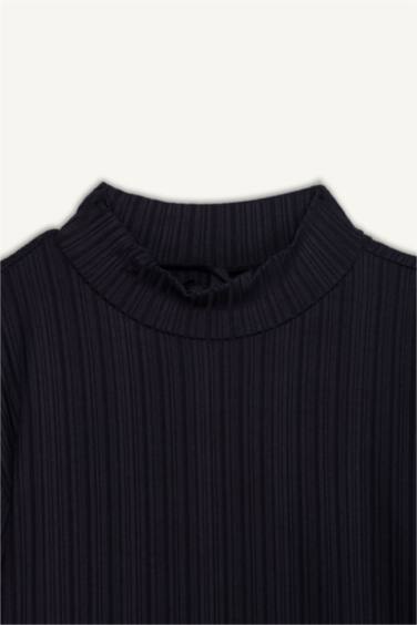 تيشيرت نص كم قصة عادية مضلع بياقة عالية