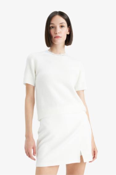 بلوز مزخرف تريكو قصة عادية بياخة مستديرة