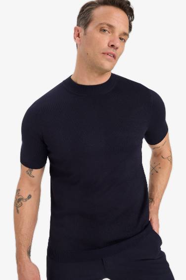 Стандартная посадка, трикотажная футболка с коротким рукавом и круглым вырезом