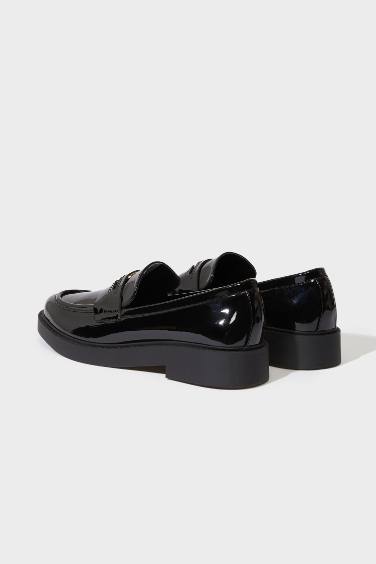 Woman Flat Heel Faux Leather Loafer Shoes