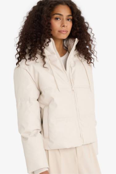 Doudoune en similicuir à capuche avec doublure polaire Coupe régulière