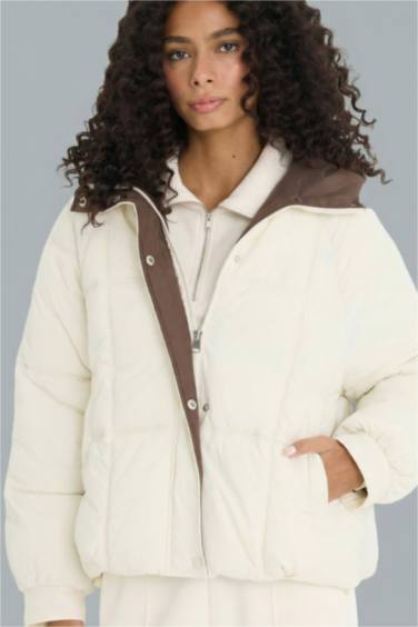 Regular Fit Kapüşonlu Fermuarlı Kısa Şişme Mont