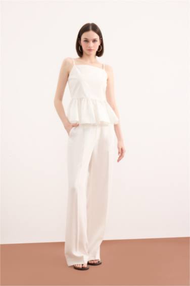 Обтягивающая белая блузка с оборками и бретельками из поплина