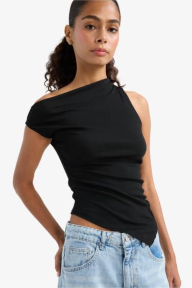 بلوزة مضلع سليم فيت بكتف واحد