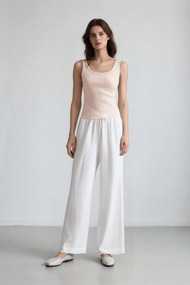 بنطرون ابيض برجل واسع وايد ليج بجيب وخصر عالي