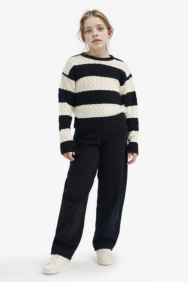 بلوز تريكو بناتي مخطط قصة عادية بياخة مستديرة