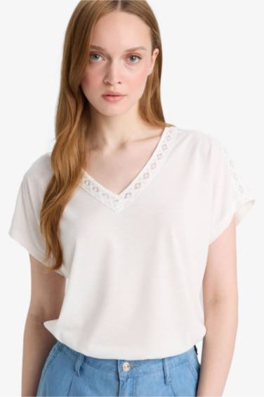 T-shirt à col en V et manches courtes