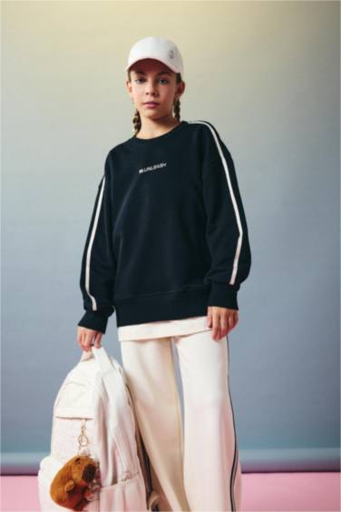 Girl Oversize Loose Fit Crew Neck Printed Sweatshirt