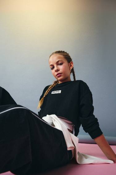 سويت شيرت رياضي قصة مريحة بياقة مستديرة من قطعتين