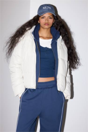 Rüzgar Geçirmez Regular Fit Kapüşonlu Mont