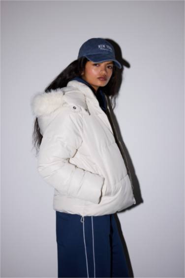 Rüzgar Geçirmez Regular Fit Kapüşonlu Mont