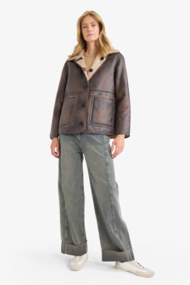 جاكيت جلد صناعي قصة عادية برقبة بولو مبطن بفرو إصطناعي ذو وجهين