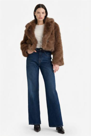 Regular Fit Düğmeli Kısa Suni Kürk