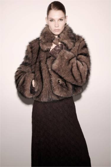 Regular Fit Düğmeli Kısa Suni Kürk