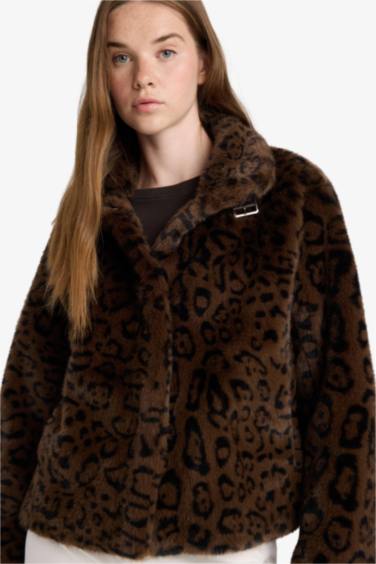 Regular Fit Leopar Desenli Kısa Suni Kürk