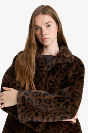 Regular Fit Leopar Desenli Kısa Suni Kürk