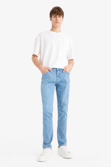 Jean Pedro taille normale à jambes étroites Coupe slim