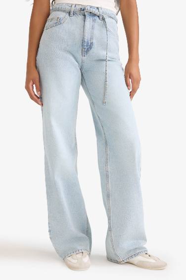 بنطلون جينز قصة مستقيمة واسعة برجل عادي وخصر عالي