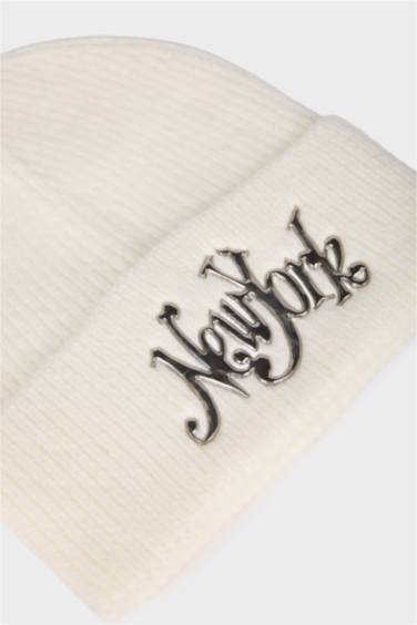 Bonnet brodé pour femme