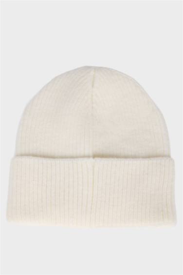 Bonnet brodé pour femme